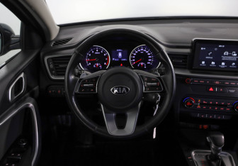 Подержанный автомобиль Kia Ceed Hatchback 2019 года (10 фото)