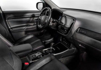 Подержанный автомобиль Mitsubishi Outlander 2017 года (14 фото)