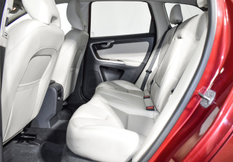 Подержанный автомобиль Volvo XC60 2015 года (13 фото)