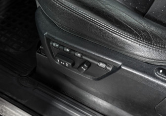 Подержанный автомобиль Land Rover Discovery 2008 года (11 фото)
