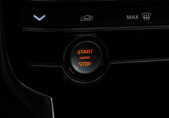 Подержанный автомобиль Jaguar XF Sedan 2016 года (23 фото)