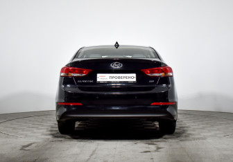 Подержанный автомобиль Hyundai Elantra Sedan 2018 года (6 фото)