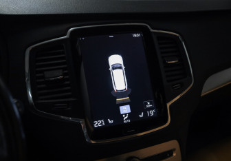 Подержанный автомобиль Volvo XC90 2019 года (23 фото)