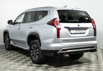 Подержанный автомобиль Mitsubishi Pajero Sport 2021 года (7 фото)