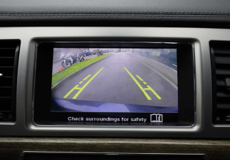 Подержанный автомобиль Jaguar XF Sedan 2015 года (16 фото)