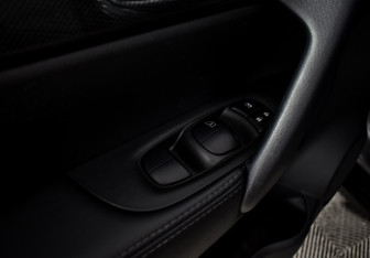 Подержанный автомобиль Nissan X-Trail 2017 года (11 фото)