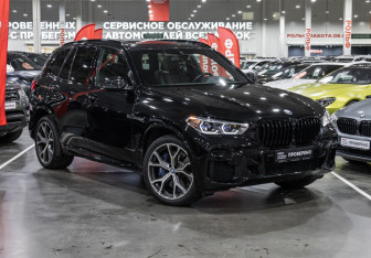 Подержанный автомобиль BMW X5 2022 года (5 фото)
