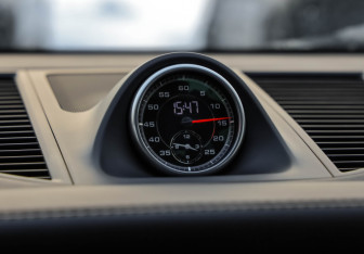 Подержанный автомобиль Porsche Macan 2014 года (18 фото)