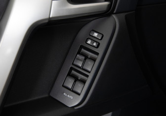 Подержанный автомобиль Toyota Land Cruiser Prado 2021 года (21 фото)