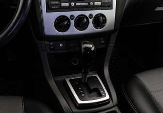 Подержанный автомобиль Ford Focus Sedan 2005 года (11 фото)