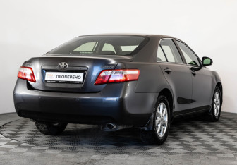 Подержанный автомобиль Toyota Camry Sedan 2011 года (5 фото)