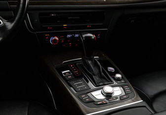 Подержанный автомобиль Audi A6 Sedan 2016 года (13 фото)