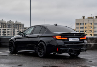 Подержанный автомобиль BMW M5 Sedan 2020 года (7 фото)