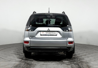 Подержанный автомобиль Mitsubishi Outlander 2011 года (6 фото)