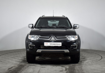 Подержанный автомобиль Mitsubishi Pajero Sport 2014 года (2 фото)