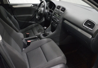 Подержанный автомобиль Volkswagen Golf Hatchback 2012 года (11 фото)