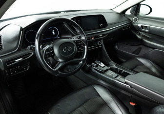 Подержанный автомобиль Hyundai Sonata 2019 года (11 фото)