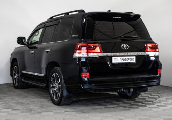 Подержанный автомобиль Toyota Land Cruiser Suv 2020 года (8 фото)