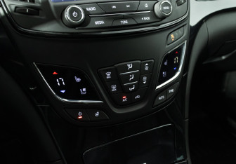 Подержанный автомобиль Opel Insignia Sedan 2013 года (19 фото)