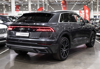 Подержанный автомобиль Audi Q8 2020 года (7 фото)