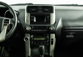 Подержанный автомобиль Toyota Land Cruiser Prado 2011 года (14 фото)