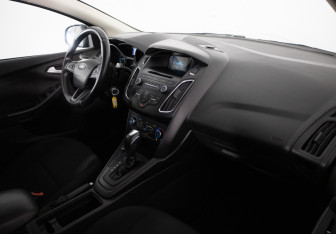 Подержанный автомобиль Ford Focus Wagon 2016 года (16 фото)