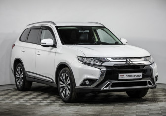 Подержанный автомобиль Mitsubishi Outlander 2020 года (3 фото)