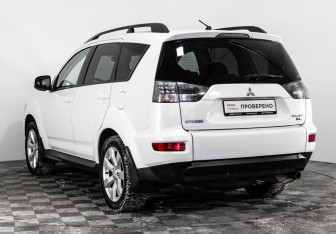 Подержанный автомобиль Mitsubishi Outlander 2010 года (7 фото)
