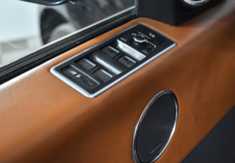 Подержанный автомобиль Land Rover Range Rover 2013 года (10 фото)