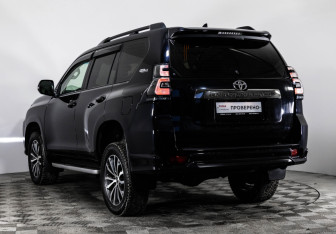 Подержанный автомобиль Toyota Land Cruiser Prado 2021 года (8 фото)