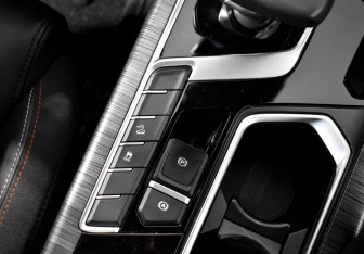 Подержанный автомобиль Geely Tugella 2022 года (12 фото)