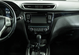 Подержанный автомобиль Nissan Qashqai 2014 года (14 фото)