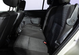 Подержанный автомобиль Renault Sandero 2011 года (10 фото)