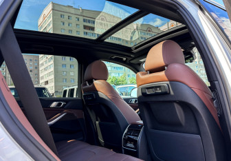 Подержанный автомобиль BMW X5 2019 года (23 фото)