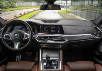 Подержанный автомобиль BMW X6 2021 года (12 фото)