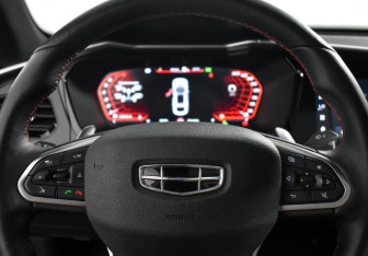 Подержанный автомобиль Geely Tugella 2023 года (18 фото)