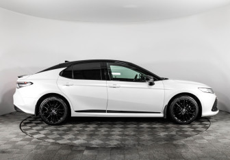 Подержанный автомобиль Toyota Camry Sedan 2021 года (4 фото)