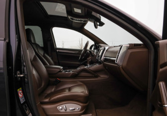 Подержанный автомобиль Porsche Cayenne 2014 года (33 фото)
