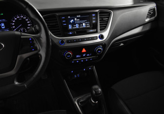 Подержанный автомобиль Hyundai Solaris Sedan 2017 года (18 фото)