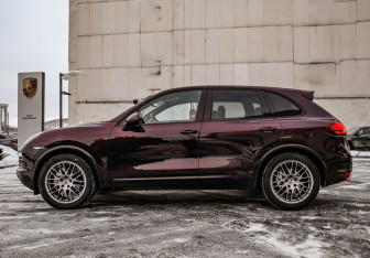 Подержанный автомобиль Porsche Cayenne 2014 года (10 фото)
