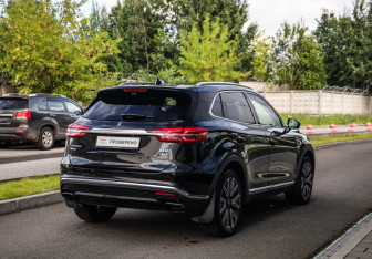 Подержанный автомобиль Hongqi HS5 2023 года (6 фото)