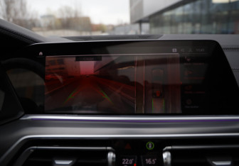 Подержанный автомобиль BMW X6 2022 года (13 фото)