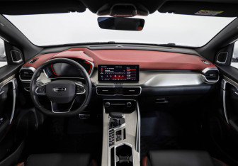 Подержанный автомобиль Geely Coolray 2023 года (10 фото)