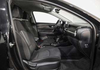 Подержанный автомобиль Kia Cerato Sedan 2019 года (21 фото)