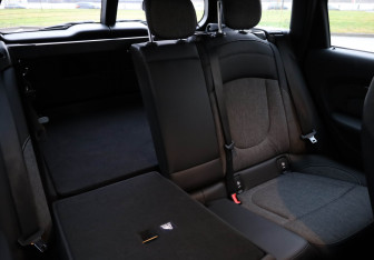 Подержанный автомобиль MINI Clubman Wagon 2019 года (29 фото)