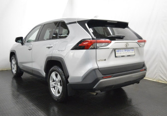 Подержанный автомобиль Toyota RAV4 2020 года (7 фото)