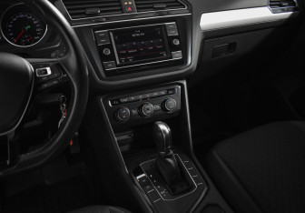 Подержанный автомобиль Volkswagen Tiguan 2018 года (18 фото)