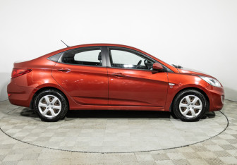 Подержанный автомобиль Hyundai Solaris Sedan 2011 года (4 фото)