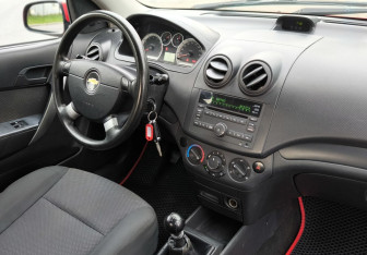 Подержанный автомобиль Chevrolet Aveo Sedan 2011 года (11 фото)