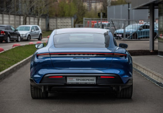 Подержанный автомобиль Porsche Taycan 2020 года (8 фото)